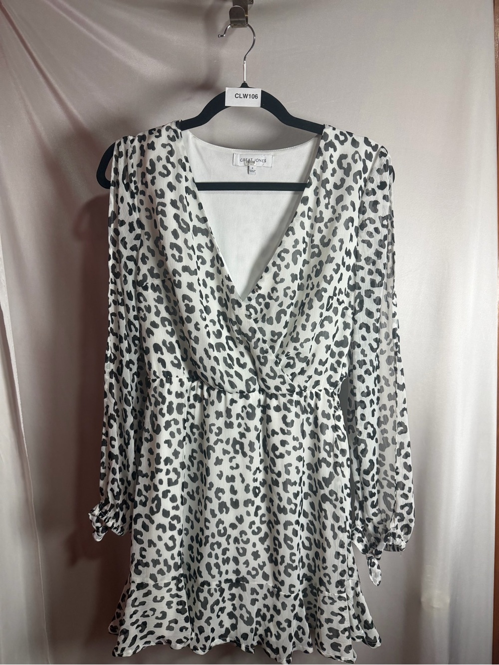 Chelsea & Violet White and Gray Leopard Print V-Neck Tunic Dress